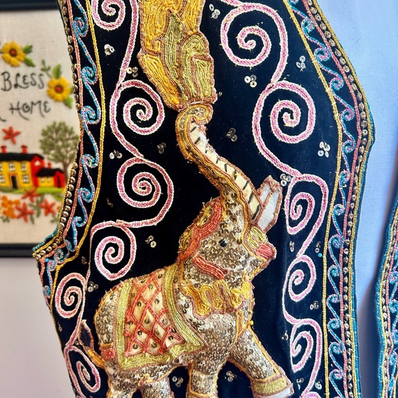 Vintage Hippie Elephant Embroidered Velvet Vest - Picture 3 of 9